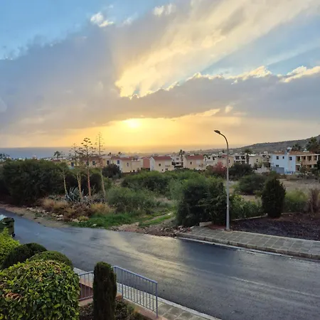 2 Bedroom With Swimming Pool & Sea View Apartamento Peyia