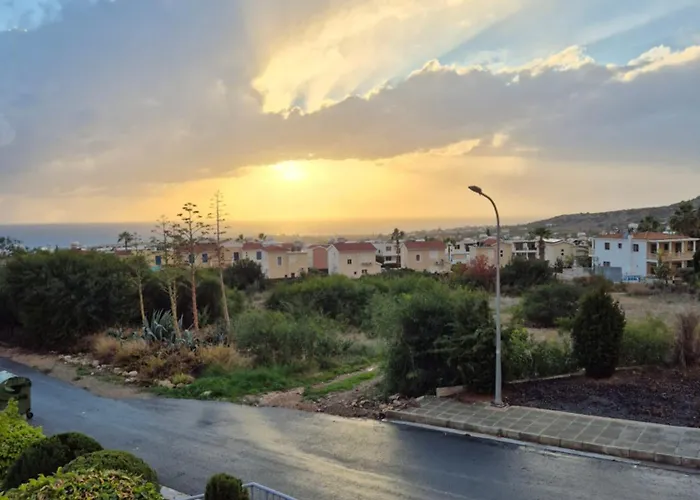 2 Bedroom With Swimming Pool & Sea View Apartamento Peyia