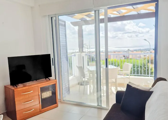 2 Bedroom With Swimming Pool & Sea View Apartamento Peyia